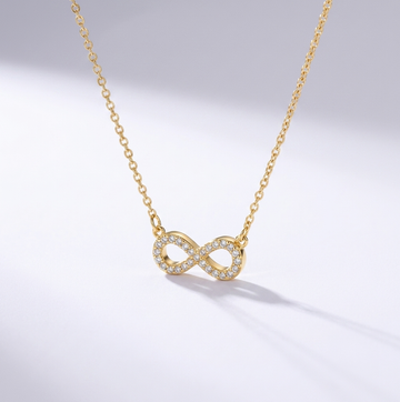 Förevigt Halsband — evighetssymbol kantad av gnistrande stenar, guld