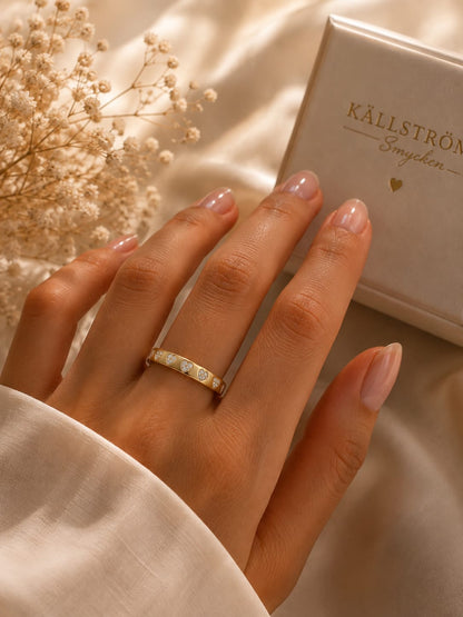 Amore Ring